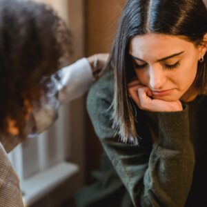Primeros auxilios psicológicos a jóvenes